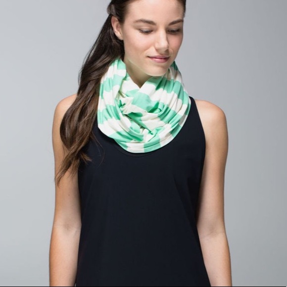 Lululemon Vinyasa Wrap Scarf Turquoise White Stripe - Picture 4 of 10